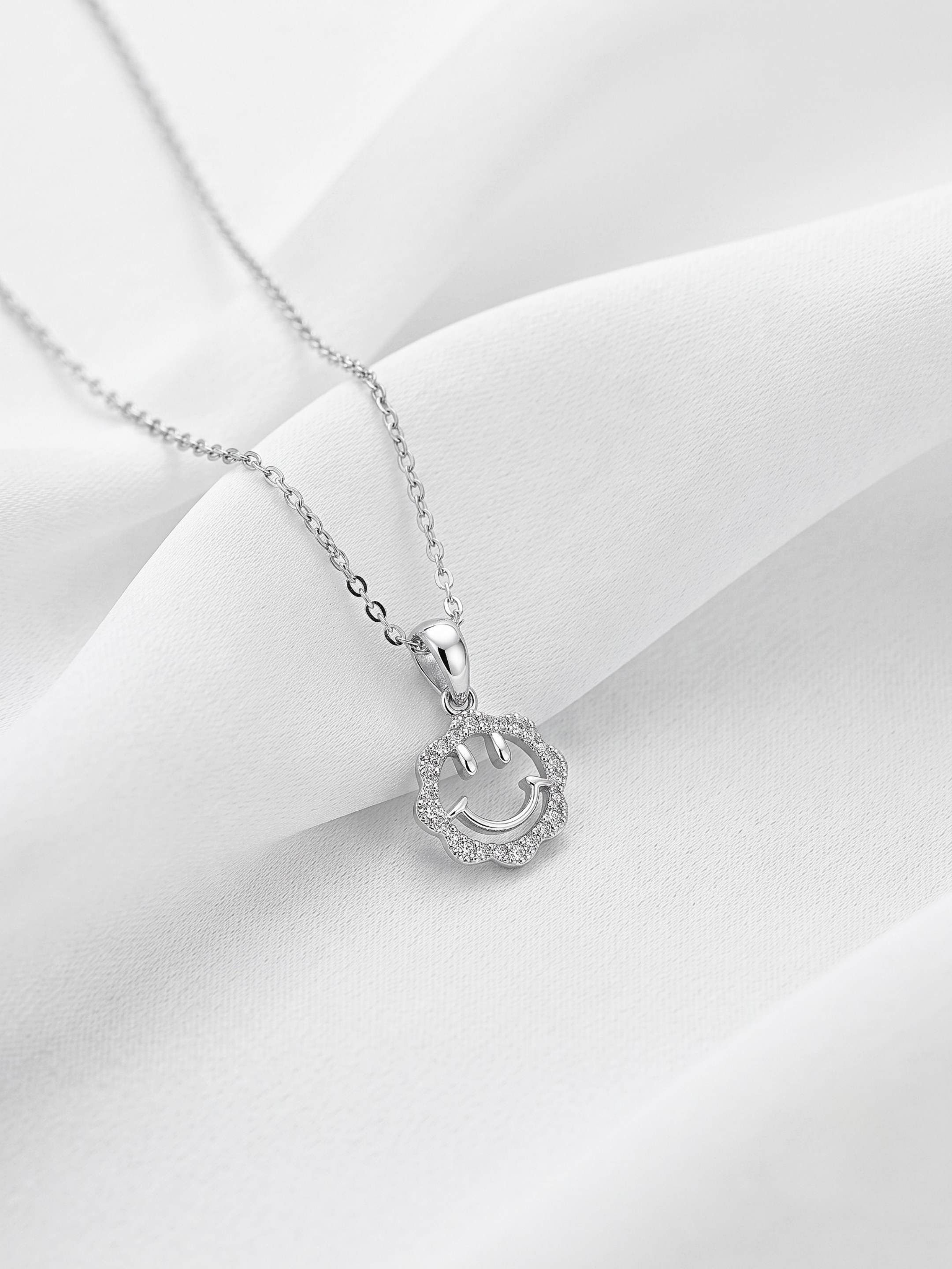 Sparkling Smiley Flower Pendant Necklace
